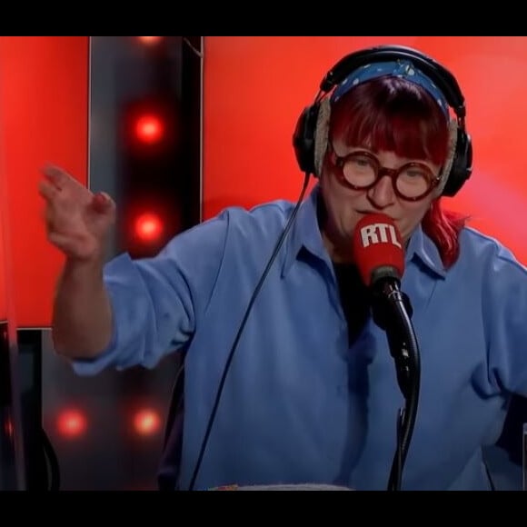 Christine Bravo et sa nouvelle couleur dans Les Grosses Têtes sur RTL. Novembre 2020.