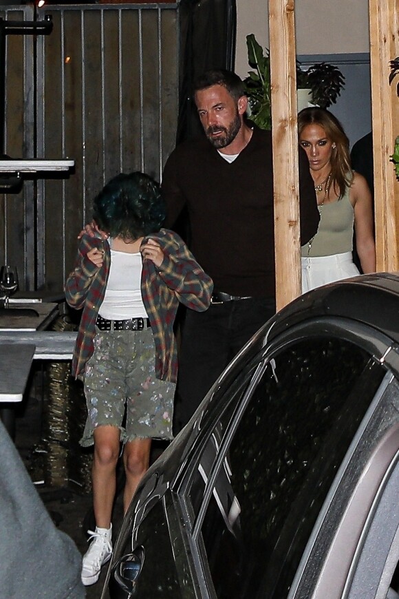 Exclusif - Jennifer Lopez est allée diner avec sa fille Emme et son compagnon Ben Affleck au restaurant Craig à Los Angeles, le 11 août 2021
