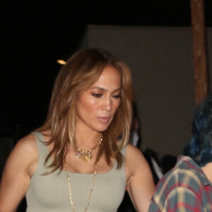 Jennifer Lopez est allée diner avec sa fille Emme et son compagnon B. Affleck au restaurant Craig à Los Angeles, le 11 août 2021