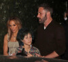 Jennifer Lopez est allée diner avec sa fille Emme et son compagnon B. Affleck au restaurant Craig à Los Angeles