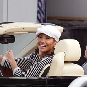 Jennifer Lopez et Ben Affleck sur le tournage du clip "Jenny From The Block" à Los Angeles en 2002. 