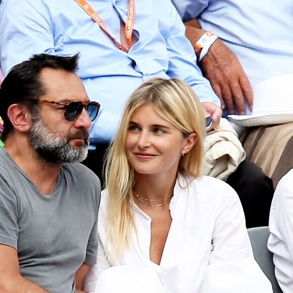 Gilles Lellouche et sa compagne Alizée Guinochet dans les tribunes lors de la finale homme des Internationaux de Tennis de Roland-Garros à Paris, le 11 juin 2017. © Jacovides-Moreau/Bestimage