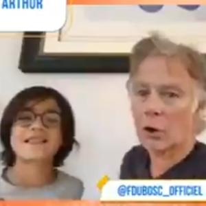 Franck Dubosc et son fils pendant le live d'Arthur sur Instagram le 3 avril 2020.