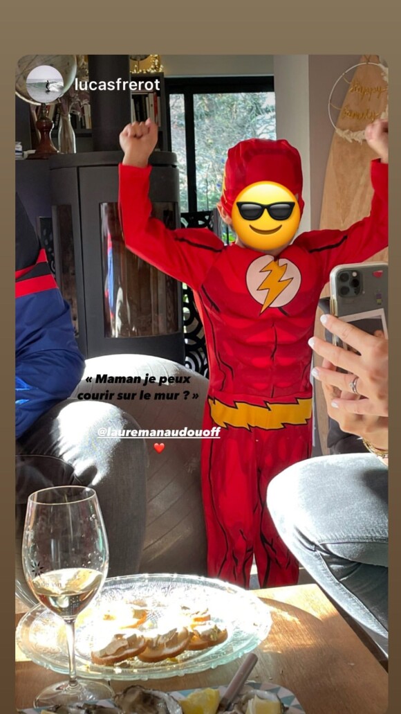Laure Manaudou a partagé une photo de son fils Lou (3 ans) déguisé en Flash sur Instagram le 25 décembre 2020.
