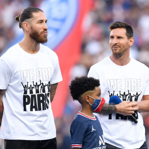 CEREMONIE - HOMMAGE - PRESENTATION DES NOUVELLES RECRUES DU PSG - 30 LIONEL LEO MESSI (PSG) - 04 SERGIO RAMOS (PSG) - Présentation des joueurs - Match de football en ligue 1 Uber Eats : Le PSG (Paris Saint-Germain) remporte la victoire 4-2 contre Strasbourg au Parc des Princes le 14 août 2021 © Philippe Lecoeur / Panoramic / Bestimage 