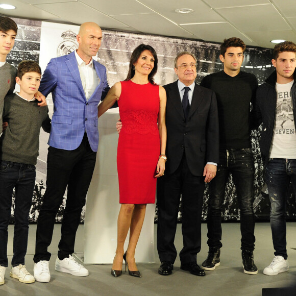 Zinédine Zidane avec sa femme Véronique et ses quatre enfants Enzo, Luca, Elyaz et Théo, Florentino Perez - Zinédine Zidane devient l'entraineur du Real de Madrid et remplace ainsi Rafael Benítez à Madrid en Espagne le 4 janvier 2015.