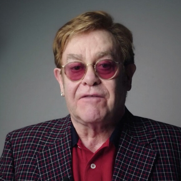 Elton John et Michael Caine apparaissent dans une publicité pour inciter à se vacciner contre le coronavirus (COVID-19)