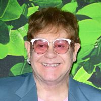 Elton John enflamme Cannes avec un concert surprise dans un restaurant