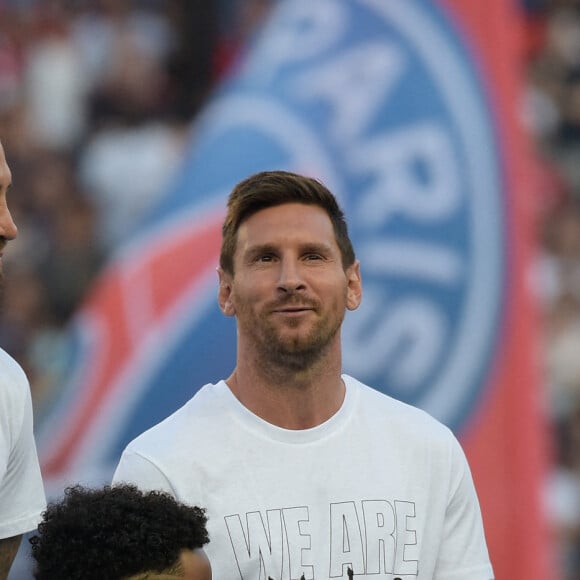 Presentation de Lionel Leo Messi ( 30 - PSG ) - Sergio Ramos ( 4 - PSG ) - - Présentation des joueurs - Match de football en ligue 1 Uber Eats : Le PSG (Paris Saint-Germain) remporte la victoire 4-2 contre Strasbourg au Parc des Princes le 14 août 2021. Pas de jauge pour ce match, le Parc des Princes est rempli au maximum de sa capacité, une première depuis 18 mois. © Federico Pestellini / Panoramic / Bestimage