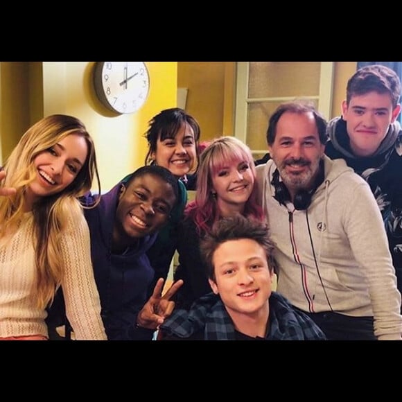 Emma Smet, Dembo Camilo, Sahelle de Figueiredo, Alice Varela, Théo Cosset sur le tournage de la série "Demain nous appartient". Photo publiée sur Instagram. Le 23 novembre 2019.