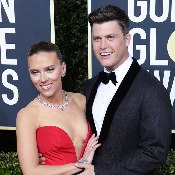 Scarlett Johansson et son fiancé Colin Jost à la 77ème cérémonie annuelle des Golden Globe Awards au Beverly Hilton Hotel à Los Angeles, le 5 janvier 2020. 