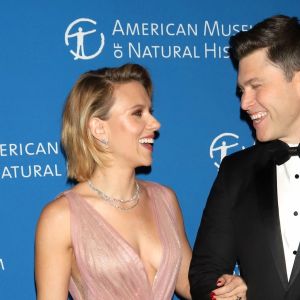 Scarlett Johansson et son compagnon Colin Jost au photocall de la soirée "2018 American Museum of Natural History Gala" à New York, le 15 novembre 2018.