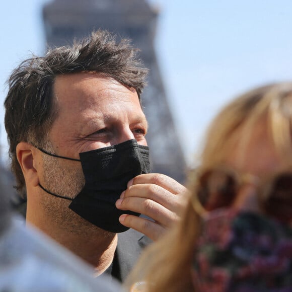 Arthur Essebag - Hommage à Sarah Halimi sur la place du Trocadero à Paris. Le 25 avril 2021.