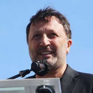 Arthur Essebag - Hommage à Sarah Halimi sur la place du Trocadero à Paris. Le 25 avril 2021.