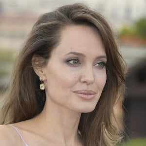 Angelina Jolie au photocall du film "Maléfique : Le Pouvoir du mal" à l'Hotel de la Ville à Rome