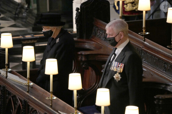 La reine Elisabeth II d'Angleterre et Le prince Andrew, duc d'York, - Funérailles du prince Philip, duc d'Edimbourg à la chapelle Saint-Georges du château de Windsor, Royaume Uni, le 17 avril 2021.