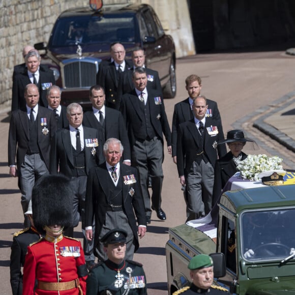 Le prince Charles, prince de Galles, la princesse Anne, le prince Andrew, duc d'York, le prince Edward, comte de Wessex, le prince William, duc de Cambridge, Peter Phillips, le prince Harry, duc de Sussex, David Armstrong-Jones, comte de Snowdon, Sir Timothy Laurence - Arrivées aux funérailles du prince Philip, duc d'Edimbourg à la chapelle Saint-Georges du château de Windsor, le 17 avril 2021.