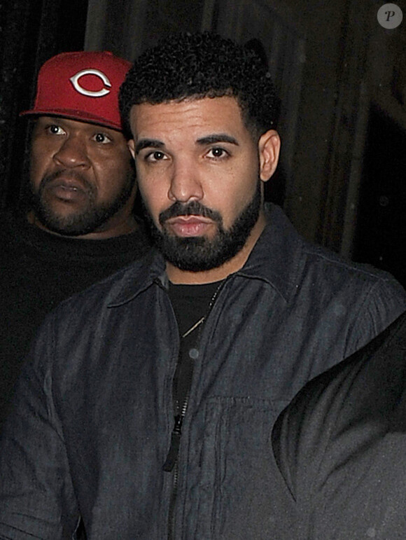 Drake à la sortie de la discothèque Tape après avoir été manger avec des amis dans un restaurant du quartier Mayfair à Londres, Royaume Uni, le 29 août 2017. 