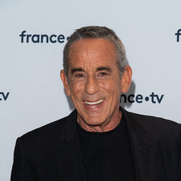 Thierry Ardisson lors du photocall dans le cadre de la conférence de presse de France Télévisions au Pavillon Gabriel à Paris, France, le 24 août 2021. © Pierre Perusseau/Bestimage