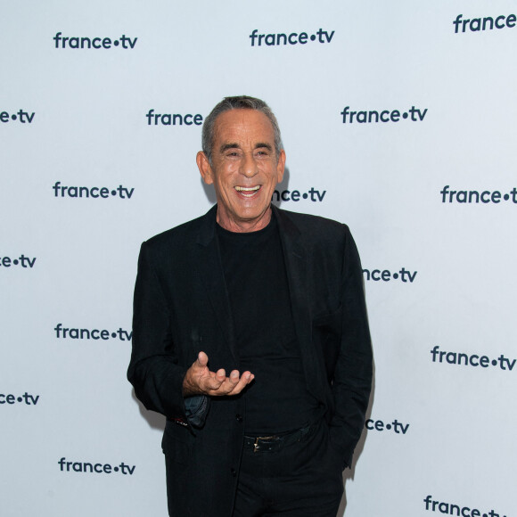 Thierry Ardisson lors du photocall dans le cadre de la conférence de presse de France Télévisions au Pavillon Gabriel à Paris, France, le 24 août 2021. © Pierre Perusseau/Bestimage