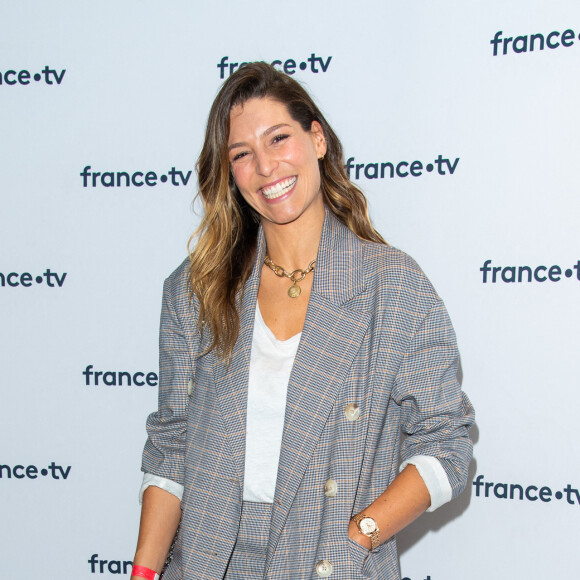 Laury Thilleman lors du photocall dans le cadre de la conférence de presse de France Télévisions au Pavillon Gabriel à Paris, France, le 24 août 2021. © Pierre Perusseau/Bestimage