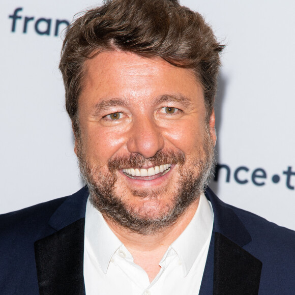 Bruno Guillon lors du photocall dans le cadre de la conférence de presse de France Télévisions au Pavillon Gabriel à Paris, France, le 24 août 2021. © Pierre Perusseau/Bestimage