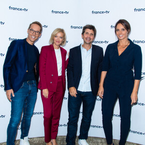 Damien Thévenot, Maya Lauqué, Thomas Sotto, Julia Vignali lors du photocall dans le cadre de la conférence de presse de France Télévisions au Pavillon Gabriel à Paris, France, le 24 août 2021. © Pierre Perusseau/Bestimage