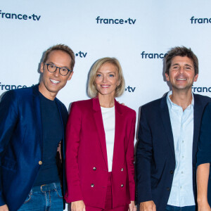 Damien Thévenot, Maya Lauqué, Thomas Sotto, Julia Vignali lors du photocall dans le cadre de la conférence de presse de France Télévisions au Pavillon Gabriel à Paris, France, le 24 août 2021. © Pierre Perusseau/Bestimage