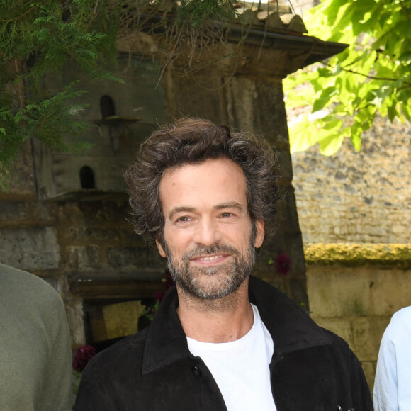 Martin Bourboulon (réalisateur), Romain Duris, Emma Mackey au photocall du film "Eiffel" lors du festival du film francophone de Angoulême le 24 août 2021. © Coadic Guirec / Bestimage 