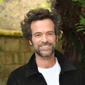 Romain Duris au photocall du film "Eiffel" lors du festival du film francophone de Angoulême le 24 août 2021. © Coadic Guirec / Bestimage 