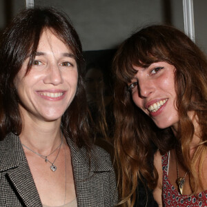 Lou Doillon et Charlotte Gainsbourg - Inauguration de la galerie cinéma de Anne Dominique Toussaint et vernissage de l'exposition "Point of View" de Kate Barry, Paris