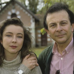 Archives - En France, Roland Giraud et sa fille Géraldine lors du 12eme FESTIVAL DU FILM POLICIER DE COGNAC en avril 1994.