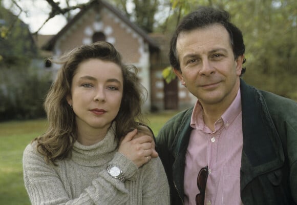 Archives - En France, Roland Giraud et sa fille Géraldine lors du 12eme FESTIVAL DU FILM POLICIER DE COGNAC en avril 1994.