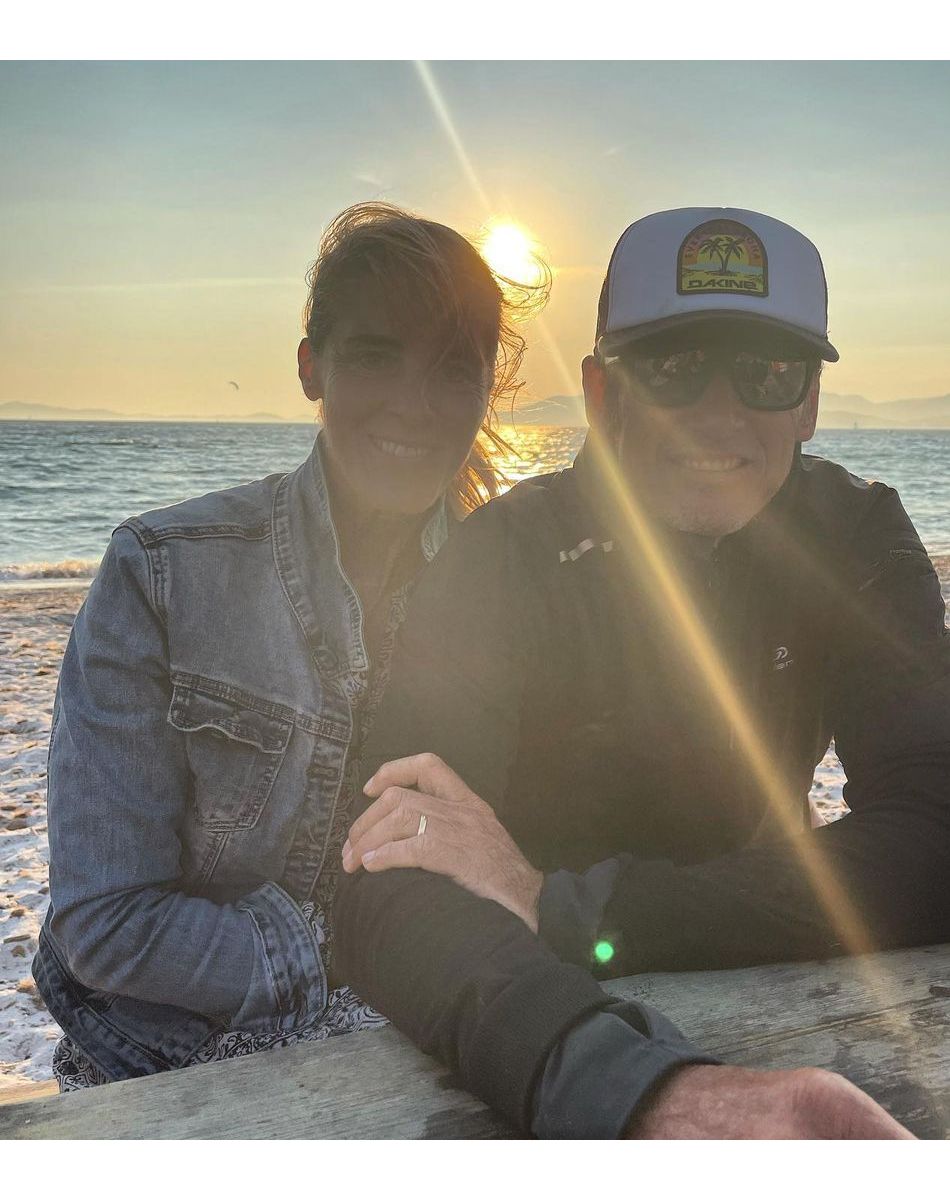 Nathalie Simon et Tanguy Dadon, son mari, profitent du coucher de soleil.