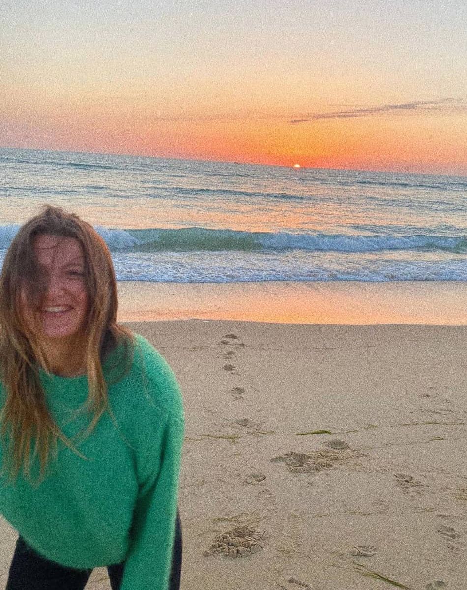 Nina Dadon, fille de Nathalie Simon au Cap-Ferret.