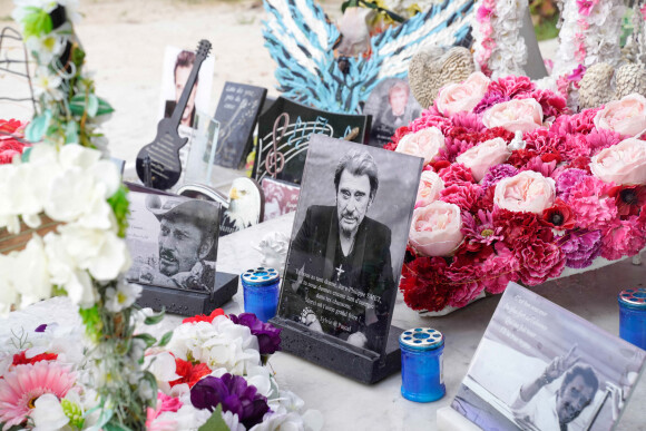 Exclusif - Illustration de la tombe de Johnny Hallyday au cimetière de Lorient à Saint-Barthélemy le 20 juillet 2020