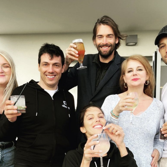 Ariane Séguillon avec ses coéquipiers dans "Fort Boyard", Taïg Khris, Diego El Glaoui, Iris Mittenaere, Camille Lacourt et Lola Dubini - Instagram