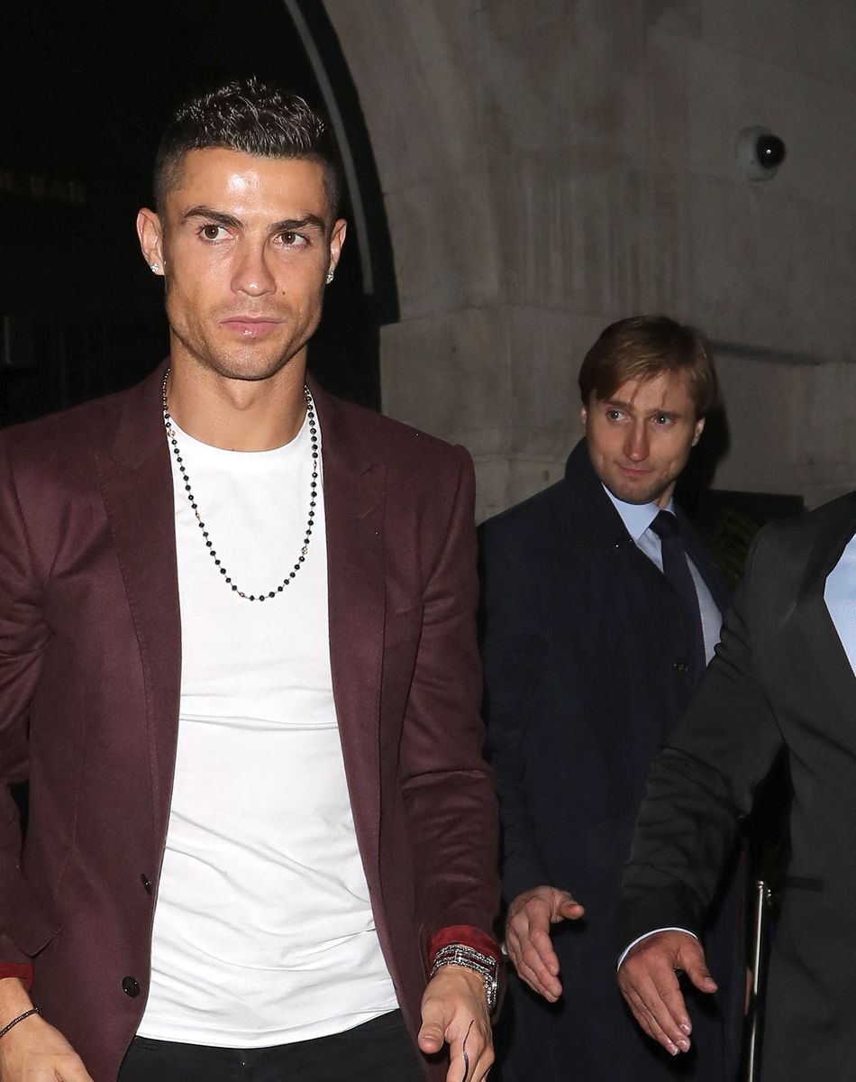 Cristiano Ronaldo quitte le restaurant Zela à Londres le 13 novembre 2018.