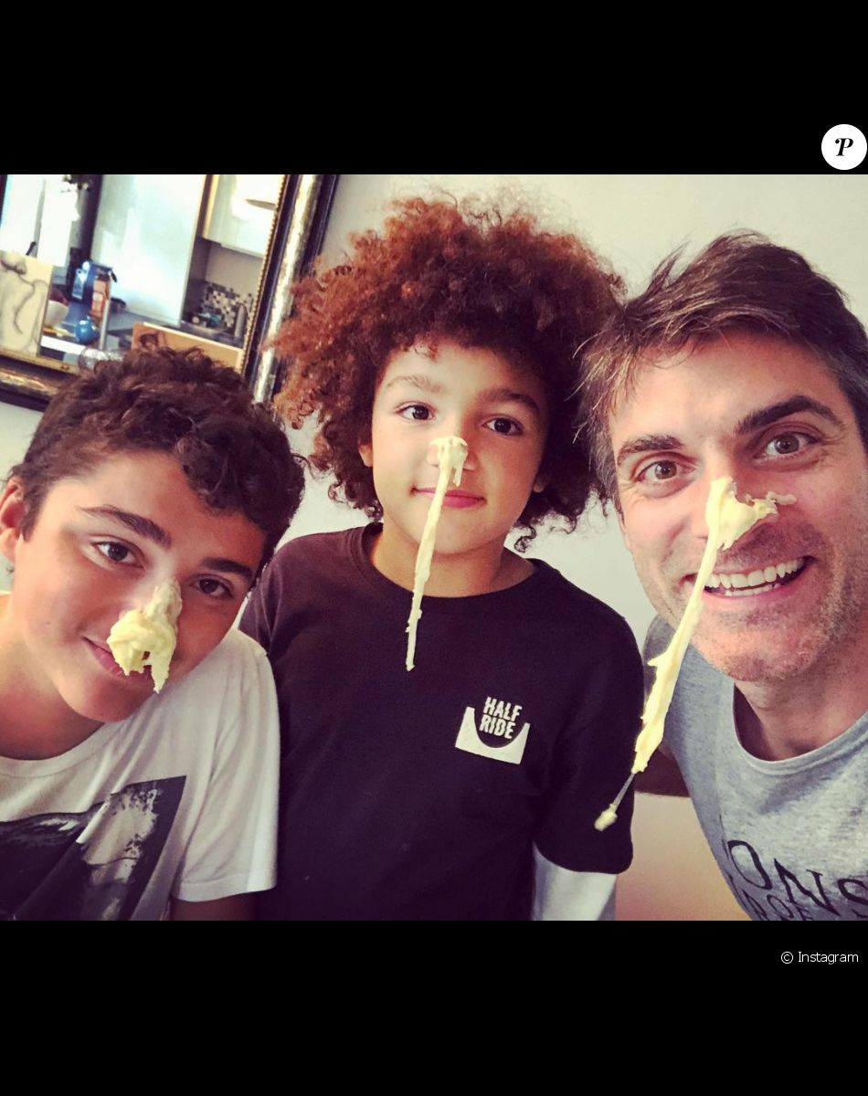 Gil Alma s'amuse en cuisine avec ses enfants Sacha et Charlie.