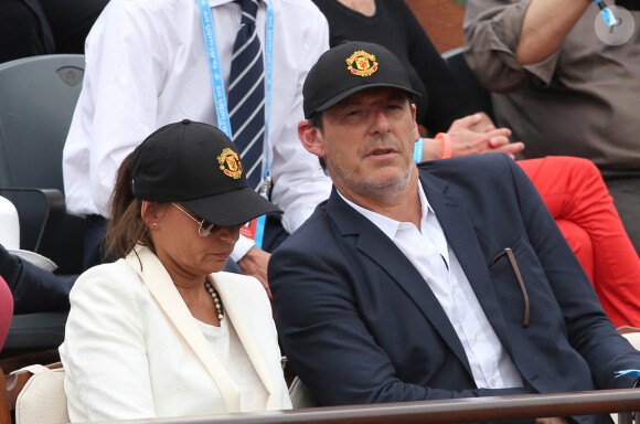Jean-Luc Reichmann et sa femme Nathalie - People dans les tribunes lors du Tournoi de Roland-Garros (les Internationaux de France de tennis) à Paris, le 27 mai 2016. © Cyril Moreau/Bestimage