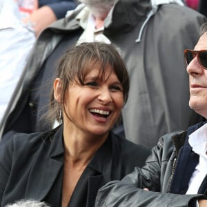 Jean-Luc Reichmann et sa femme Nathalie - People dans les tribunes des Internationaux de France de tennis de Roland Garros à Paris. Le 31 mai 2015.