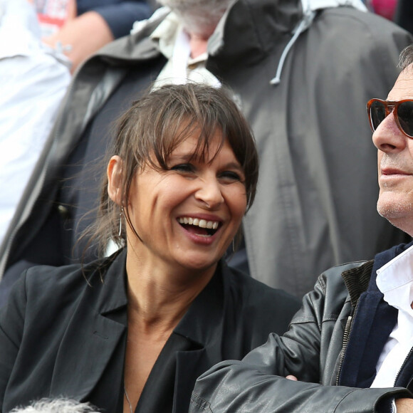 Jean-Luc Reichmann et sa femme Nathalie - People dans les tribunes des Internationaux de France de tennis de Roland Garros à Paris. Le 31 mai 2015.