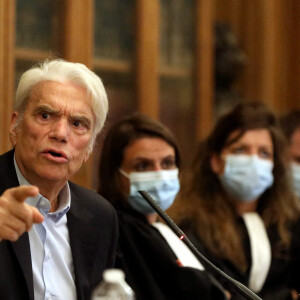 Exclusif - Bernard Tapie intervient lors de la promotion 2020 de la conférence des avocats du barreau de Paris, 11ème séance du premier tour, à la bibliothèque de l'ordre à Paris. Le 7 septembre 2020. © Dominique Jacovides / Bestimage