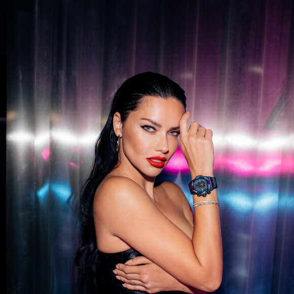 Adriana Lima assiste à la soirée lancement de la montre Hublot x DJ Snake à l'Accor Arena. Paris, le 2 septembre 2021.