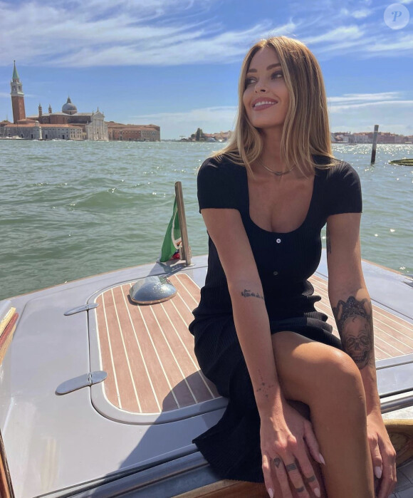 Caroline Receveur arrive à Venise. Le 3 septembre 2021.