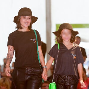 Exclusif - Alizée et sa fille Annily ont profité de leur samedi après-midi pour faire du shopping. © Photos Olivier Huitel / Crystal / Bestimage