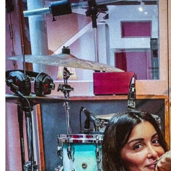 Jenifer enregistre un nouvel album à Londres. Août 2021.