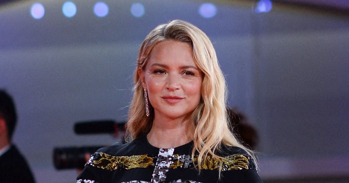 Virginie Efira - Tapis rouge du film Mona Lisa and the Blood Moon lors
