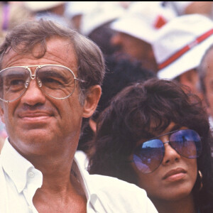 Archives - Jean-Paul Belmondo et sa compagne Carlos Sotto Mayor à Roland Garros.