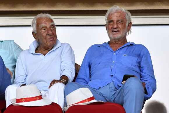 Jean-Paul Belmondo, à droite, et son ami Charles Gérard durant la rencontre de football de Ligue 1 Monaco contre Toulouse au stade Louis II à Monaco le 4 août 2017. © Bruno Bebert/Bestimage